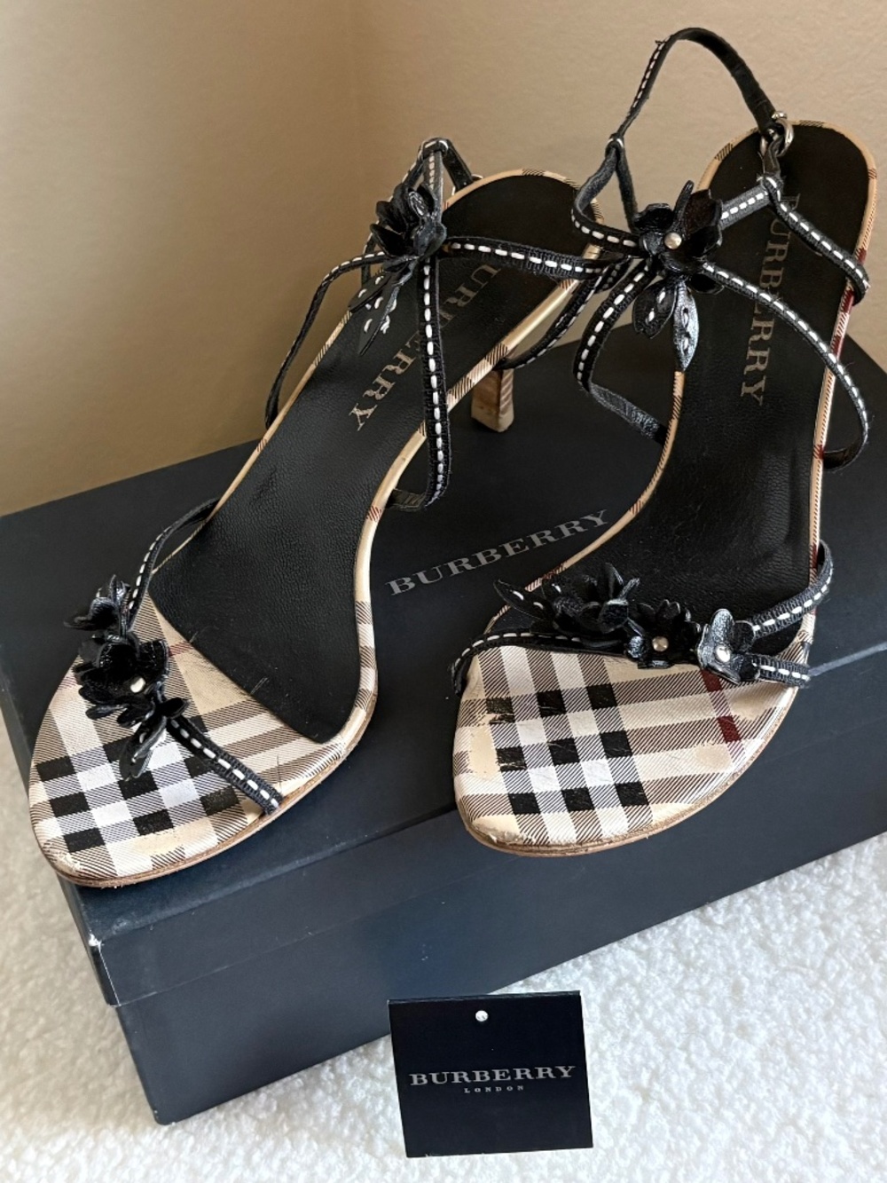 Burberry Flower Nova Check Stiletto Size 38 (US size 7)